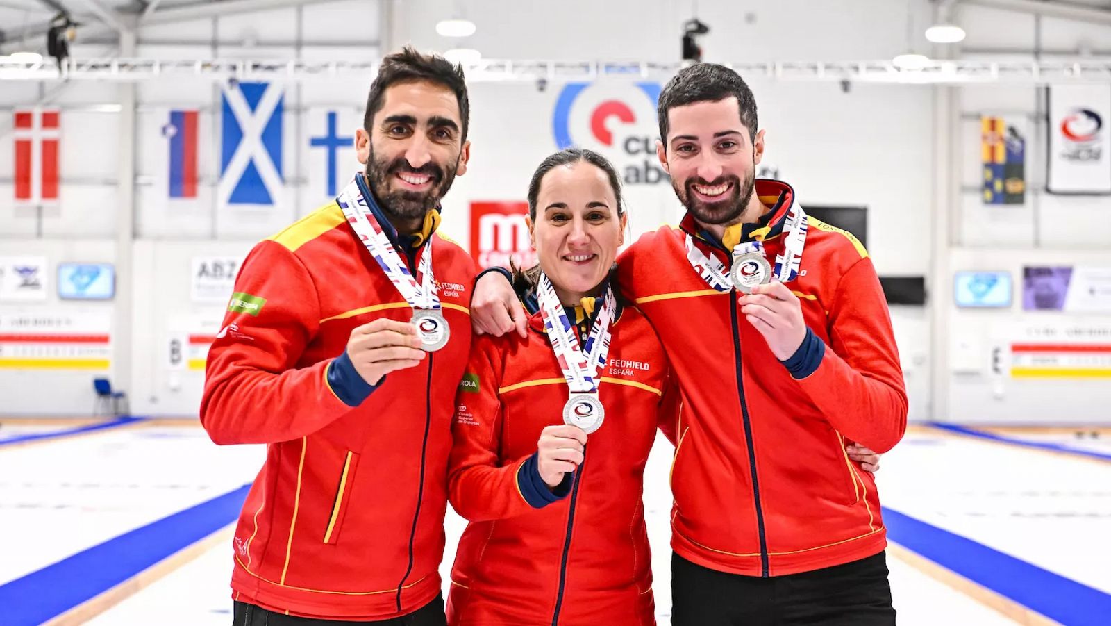 España, plata mundial de curling mixto barriendo contra corriente