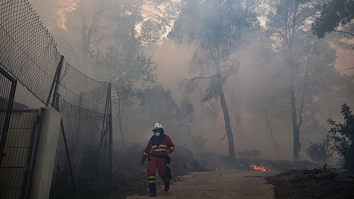 Telediario 1 - El viento complica la extinción del incendio en Montitxelvo