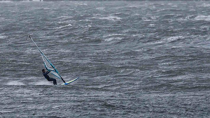 Viento y lluvia en Galicia, el Cantábrico y Canarias      