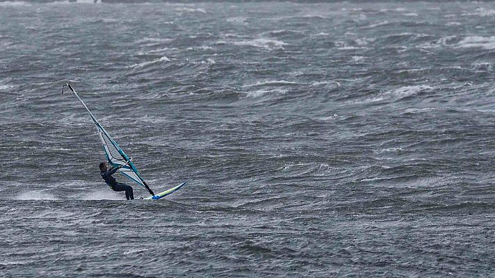 El tiempo - Viento y lluvia en Galicia, el Cantábrico y Canarias