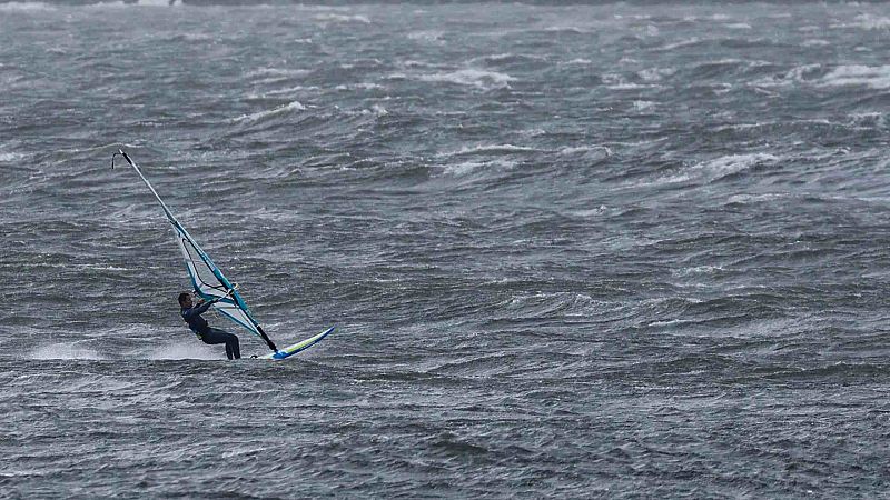 Viento y lluvia en Galicia, el Cantábrico y Canarias