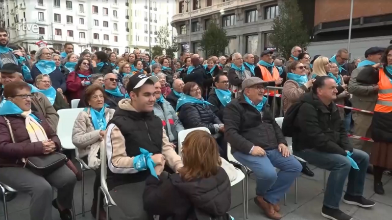 En Lengua de Signos - Encuentro de personas sordas en la Plaza de Callao de Madrid - ver ahora