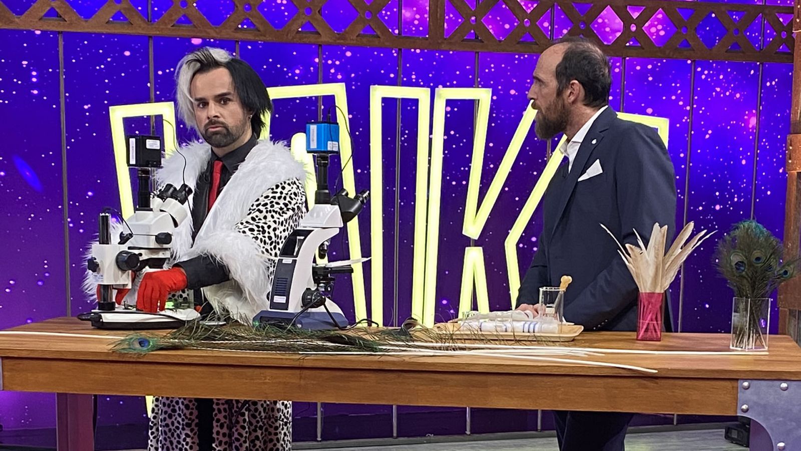 Biología con Ricardo Moure: El lujo de las plumas