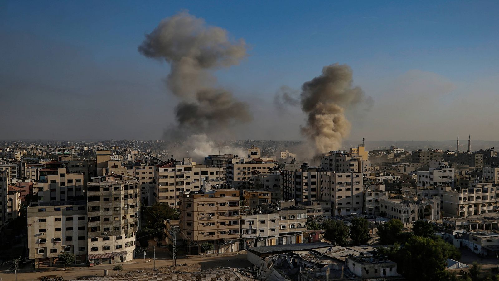 Israel asegura haber partido en dos la Franja de Gaza