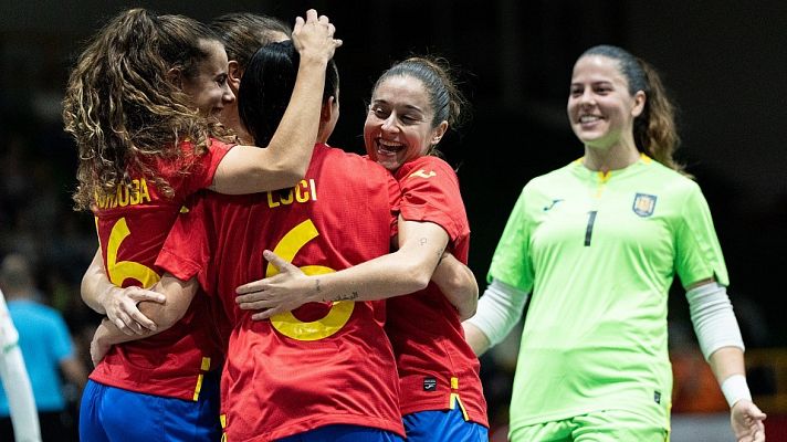 España ejerce de tricampeona de Europa ante Portugal (3-1)