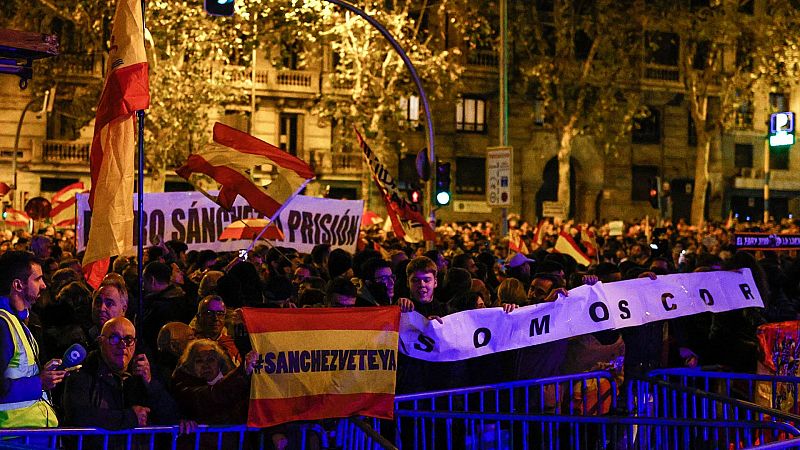 La sexta noche de protestas contra la amnistía en Ferraz termina sin incidentes