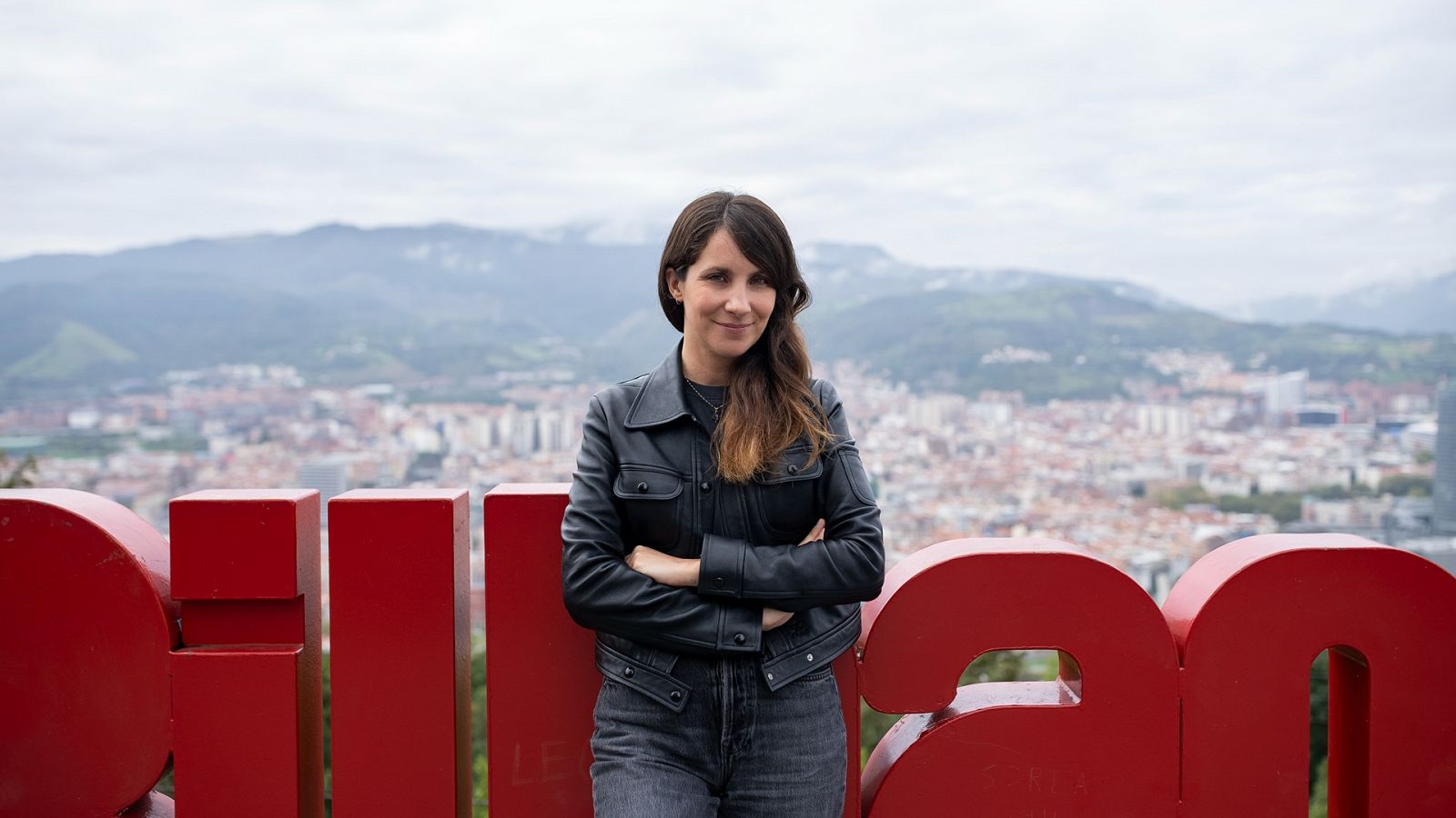 María Larrea: «Este libro es una carta de amor a mis padres adoptivos»