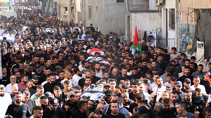 Telediario 1 - Cientos de palestinos se unen a los funerales por las víctimas de la última incursión israelí en Yenín