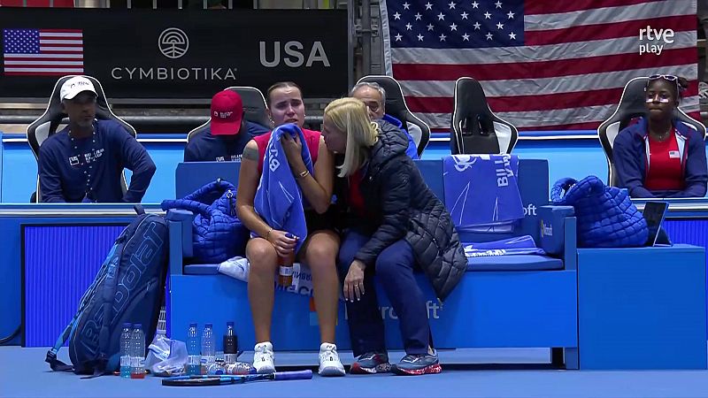 La frustración de Kenin: llorando desconsoladamente tras la paliza de Vondrousova en la Billie Jean King Cup