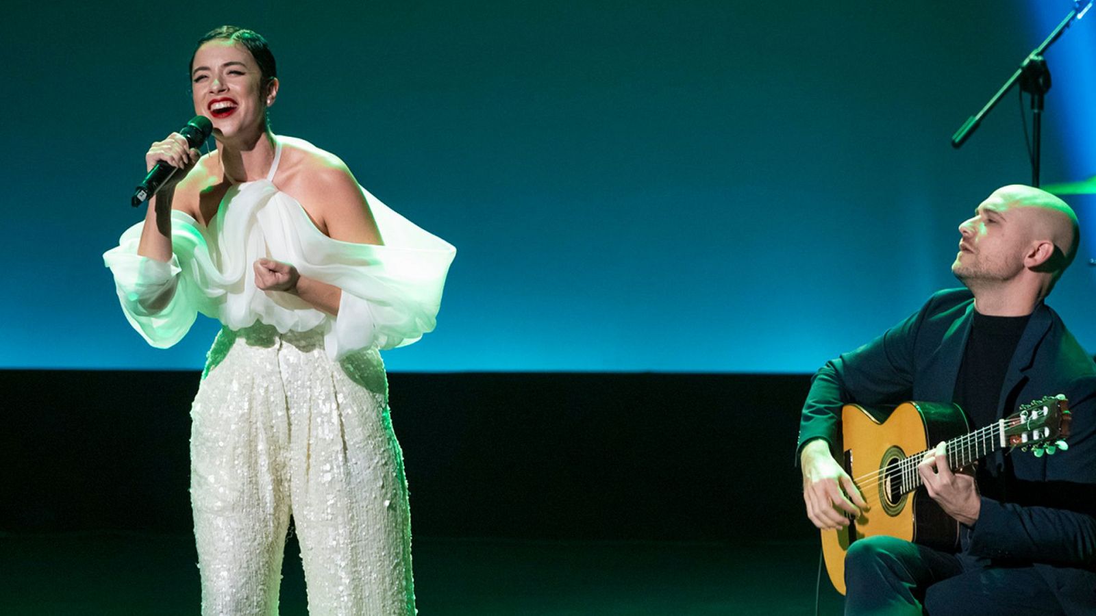 Blanca Paloma canta "Ay amor" en la gala de presentación de los 16 participantes del Benidorm Fest 2024 | Ver ahora