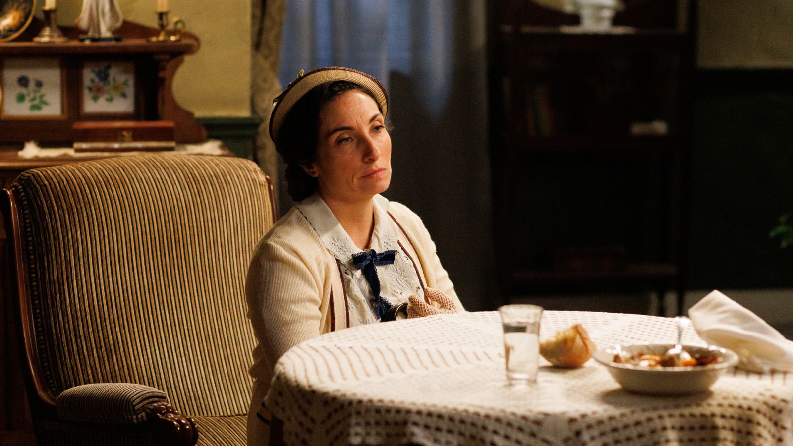 Pilar le pide ayuda a Antonia para recuperar a su hija