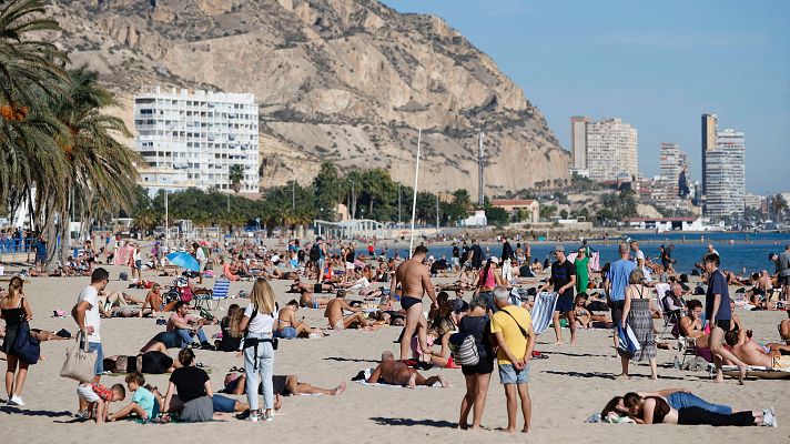 Telediario 2 - Calor de verano en noviembre: temperaturas récord por encima de los 30ºC