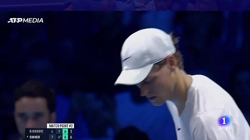 Sinner gana a Djokovic en las Finales ATP