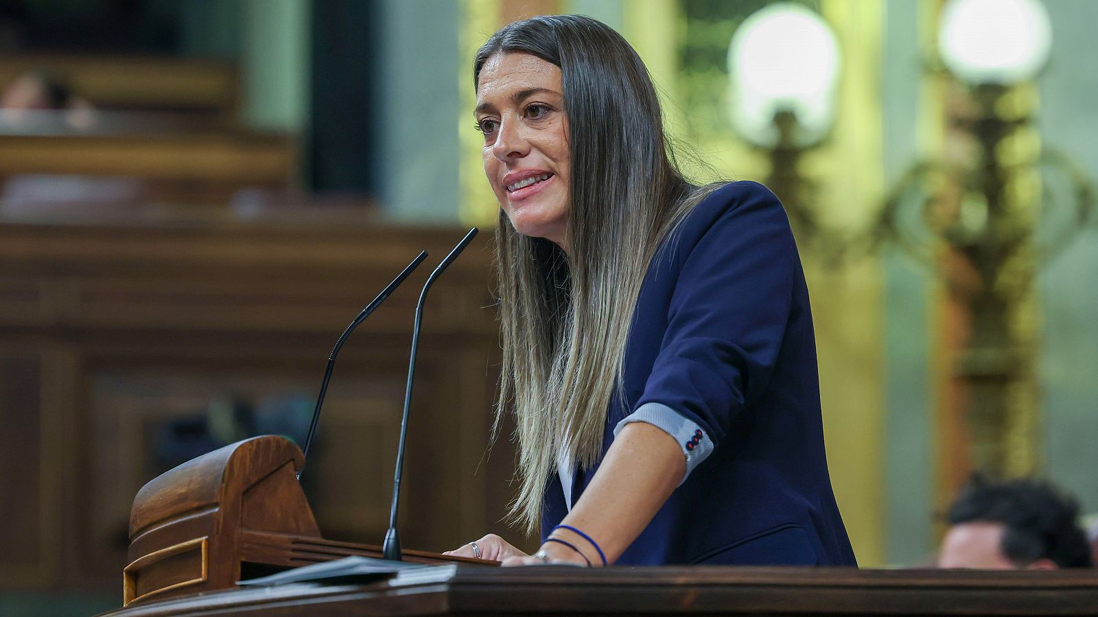 Miriam Nogueras, portavoz de Junts, interviene durante el debate de  investidura de Sánchez