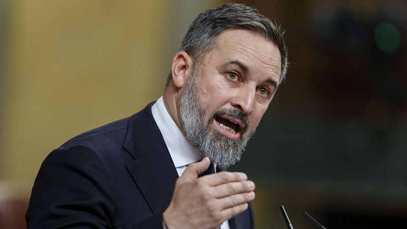 Abascal acusa a Sánchez de dar un golpe de Estado en un debate marcado por la amnistía