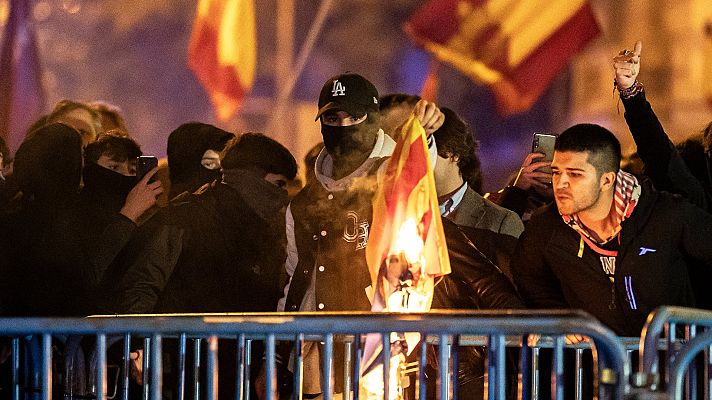 Telediario 1 - Aumenta la presencia de grupos radicales en las protestas de Ferraz: "No es un movimiento esporádico, está dirigido"