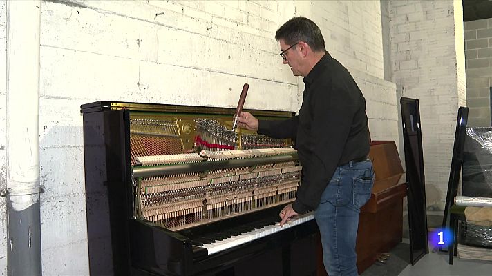 L'Informatiu - Retornen la màgia a l'afinador de pianos