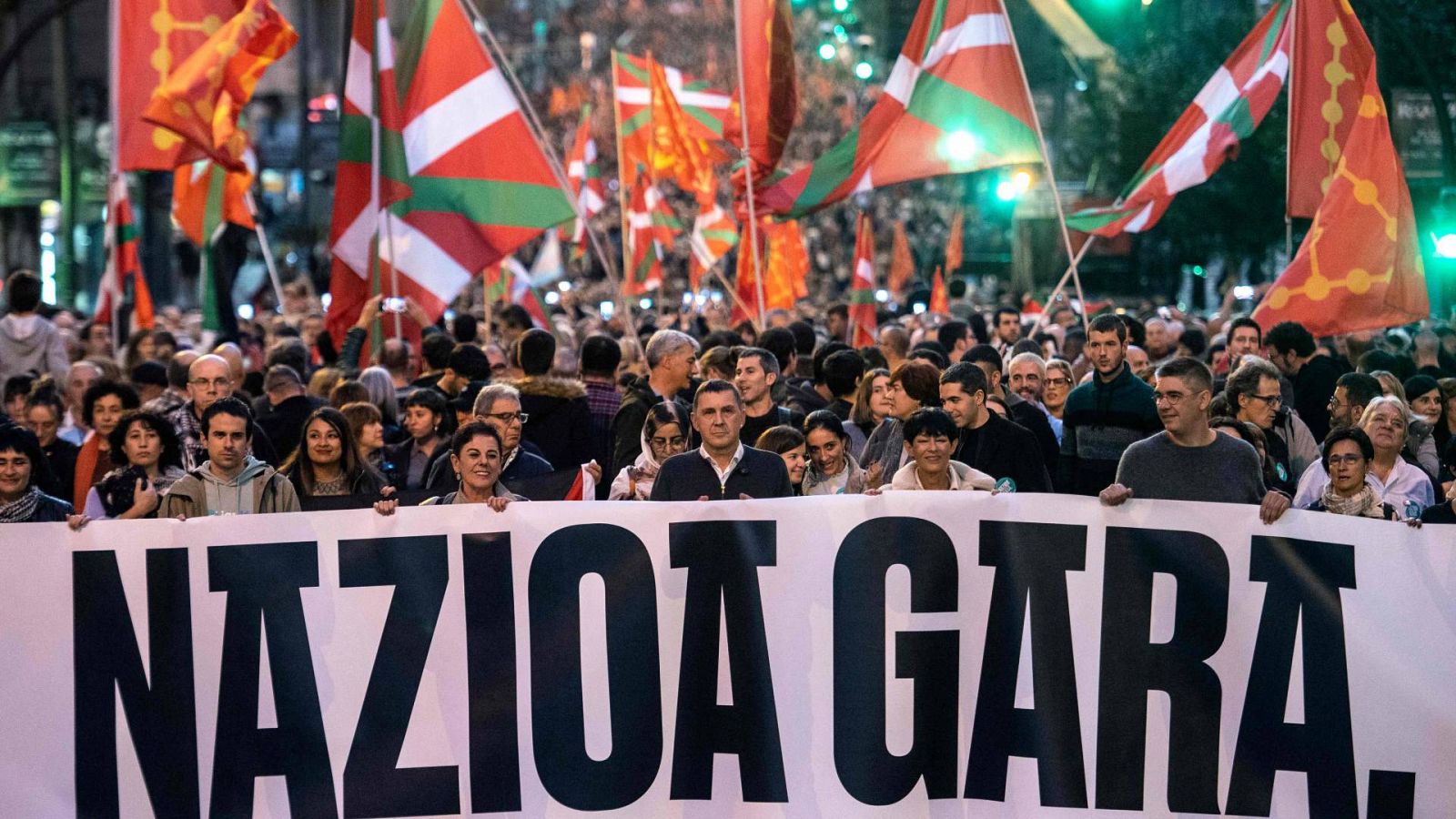Una manifestación convocada por EH Bildu en Bilbao pide el reconocimiento de la "nación vasca"