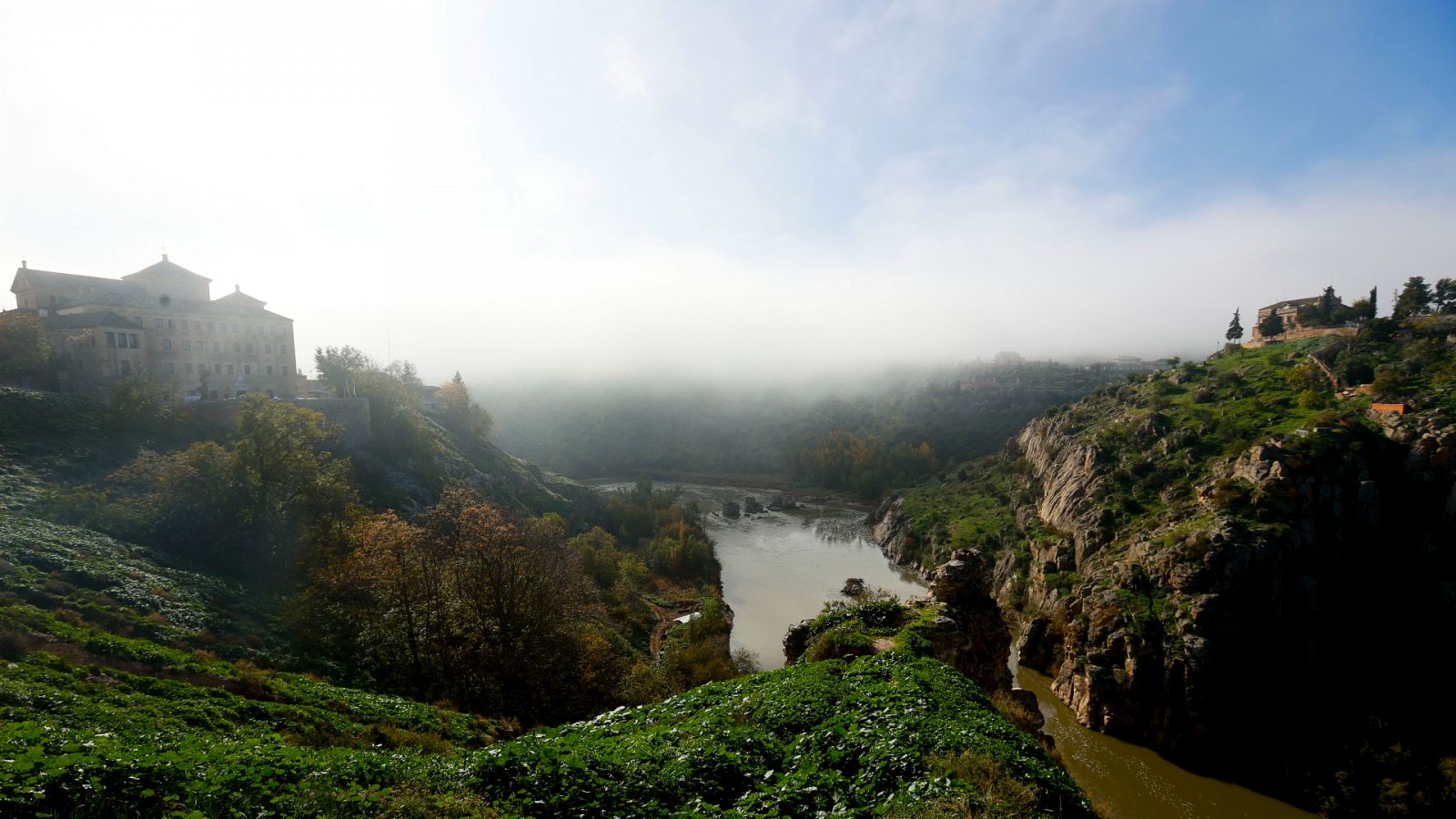 Nieblas en zonas de la Meseta y el interior de Galicia