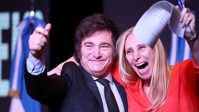 El ultraderechista Javier Milei gana las elecciones en Argentina