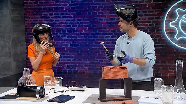 Curioseando - Se puede romper un ladrillo con un vaso de vidrio