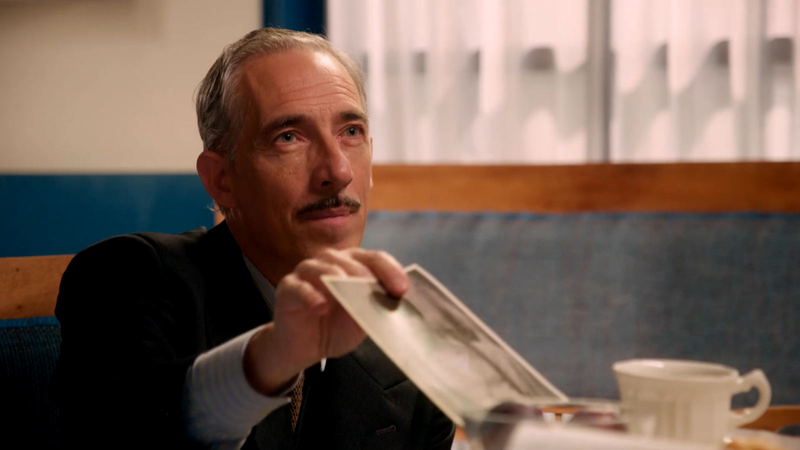 Carla señala a Pablo como uno de los culpables del asalto al cine - Salón de té La Moderna | Ver