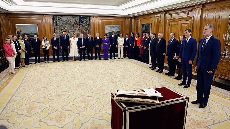 Los ministros del nuevo Gobierno prometen sus cargos ante el rey en la Zarzuela