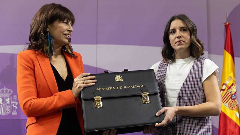 Montero y Belarra traspasan las carteras de Igualdad y Derechos Sociales con reproches al PSOE