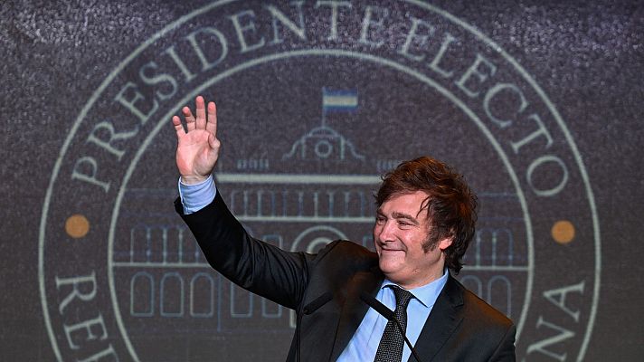 Telediario 1 - El proyecto económico de Javier Milei: privatizar medios de comunicación públicos y la petrolera YPF