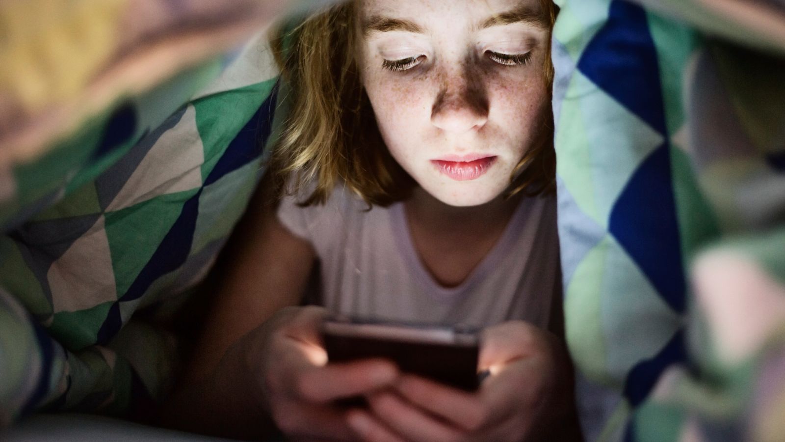 Italia bloqueará las tarjetas SIM de los móviles de los niños para evitar contenidos inapropiados | Ver