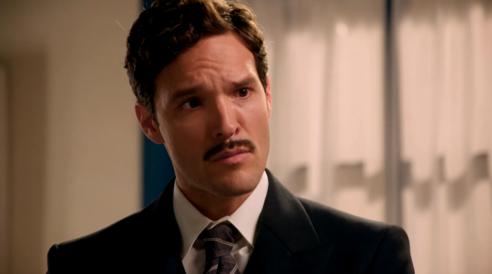 Salón de té La Moderna - Íñigo reprocha a Carla haber señalado a Pablo