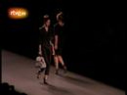  - Desfile Devota & Lomba en Cibeles