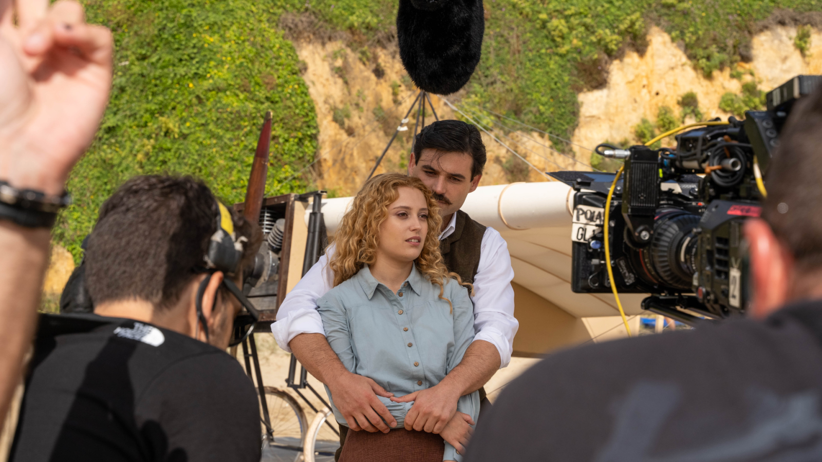 Making of La Promesa: Así se grabó el viaje de Jana y Manuel - La promesa | Ver