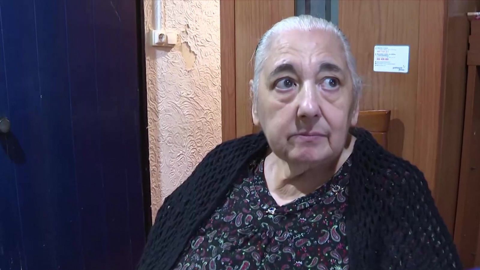 Vecinos y activistas logran suspender el desahucio al que se enfrentaba una mujer de 78 años