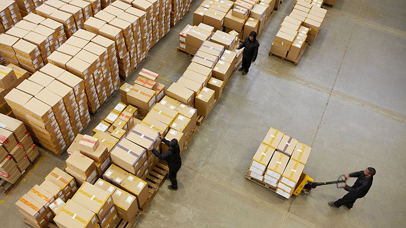 Las empresas de logística y paquetería ya afrontan el Black Friday más largo en años y la patronal espera alcanzar 3,7 millones de envíos hasta Navidad.