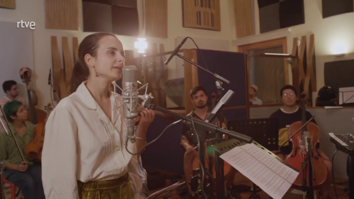 Atención obras - Andrea Motis