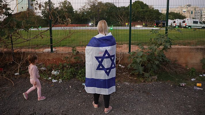 Telediario 1 - Una mezcla de angustia y esperanza invade a los familiares de los rehenes