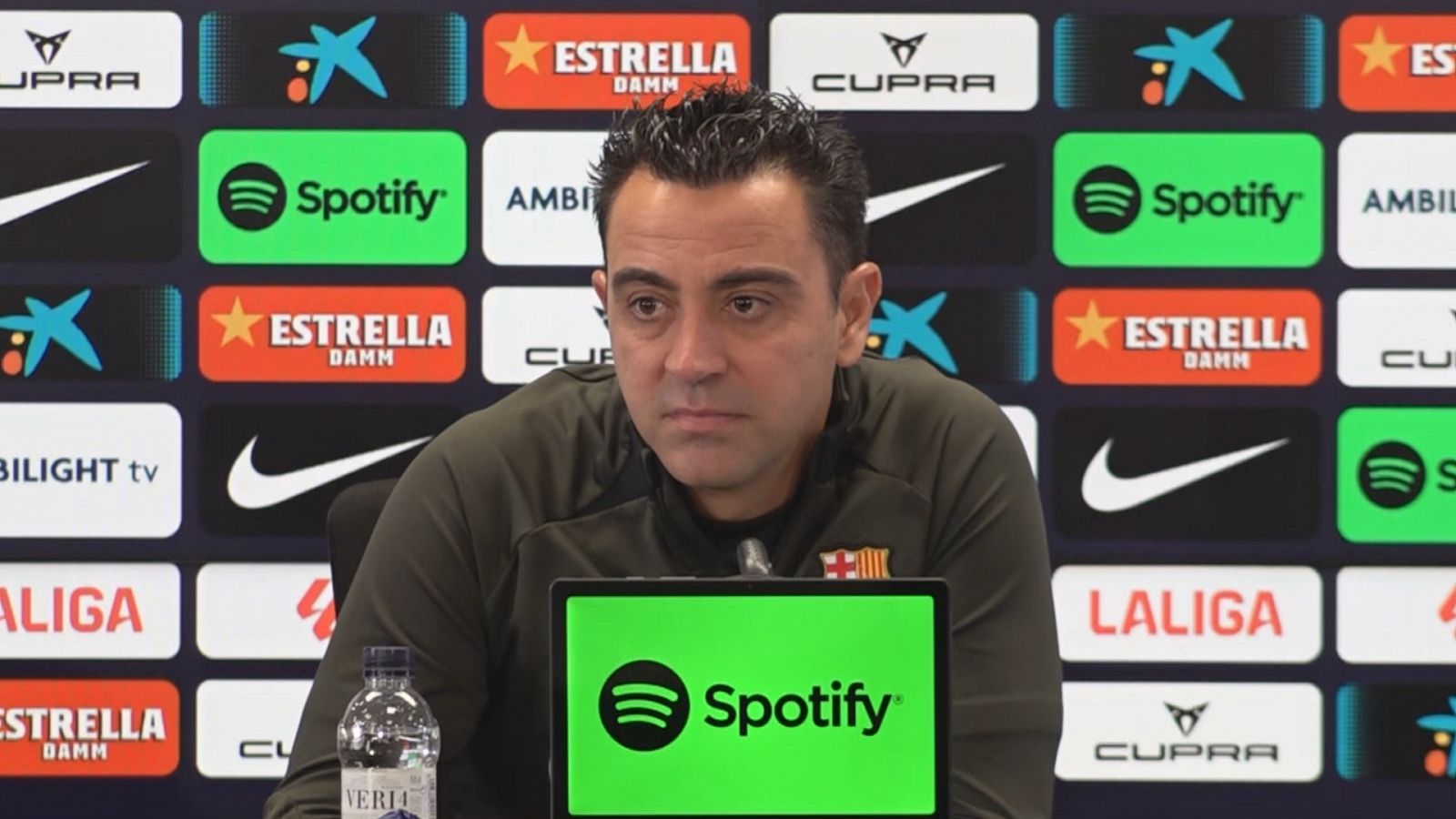 Xavi niega la polémica con De la Fuente por la lesión de Gavi - ver ahora