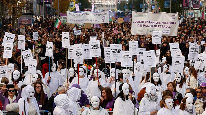 Telediario Fin de Semana - Manifestaciones en toda España piden erradicar la violencia contra la mujer