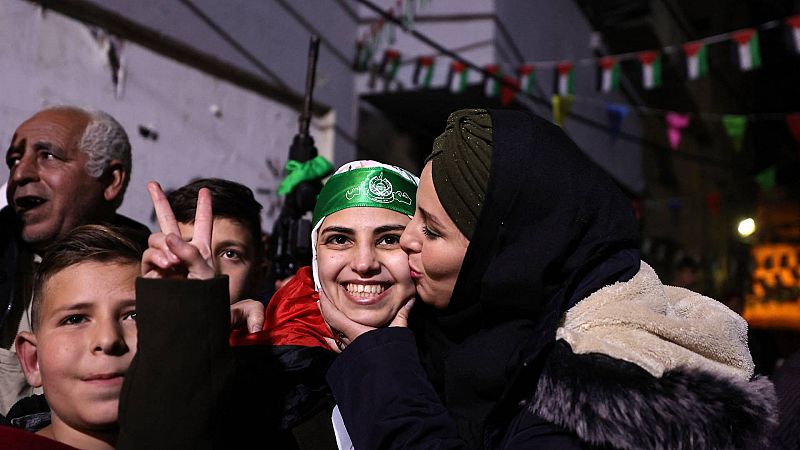Los palestinos dan la bienvenida a los presos liberados por la tregua entre Israel y Hamás