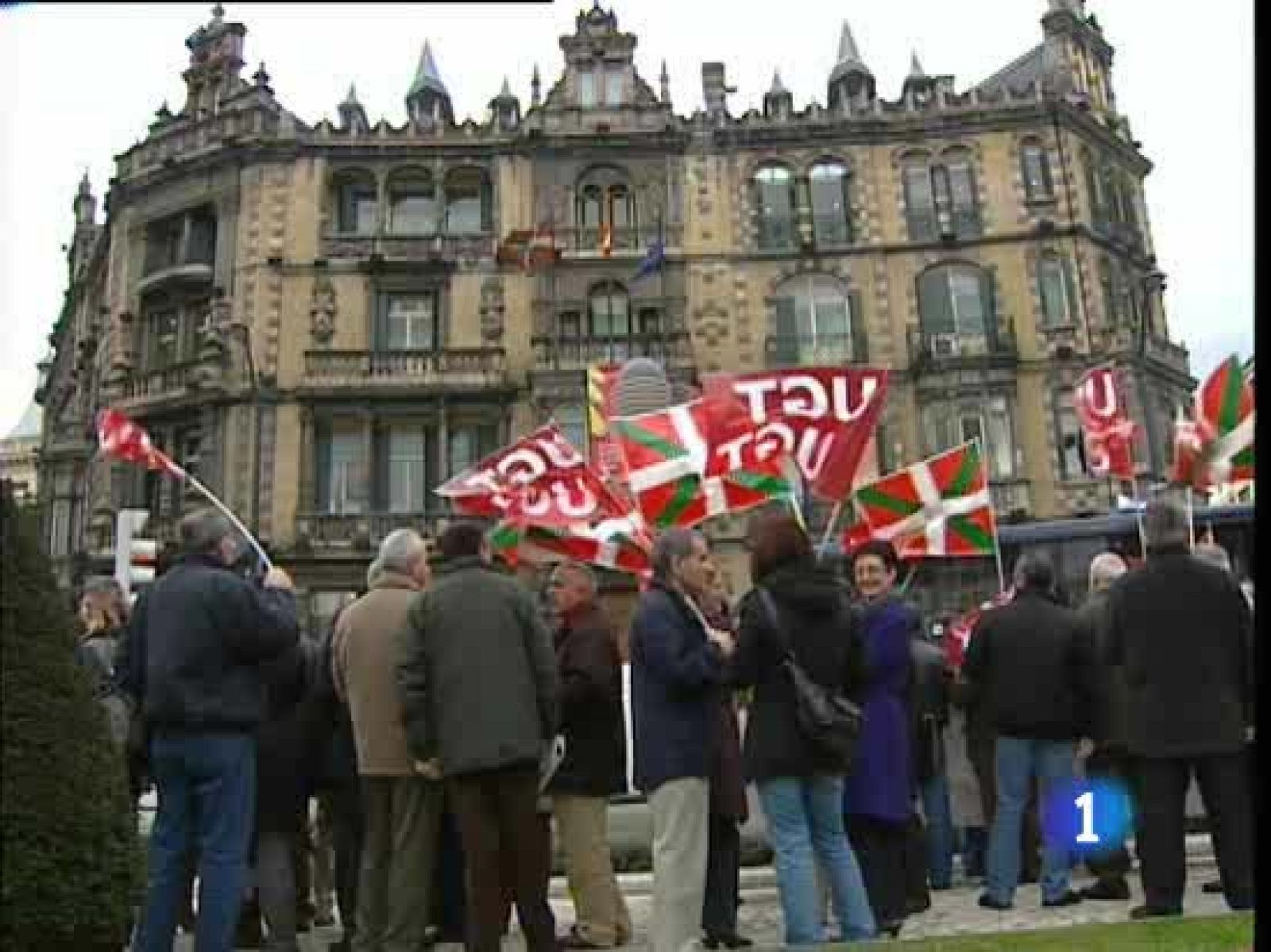 Los sindicatos ya han dicho hoy que esperan que muchos trabajadores expresen en la calle su rechazo al retraso de la jubilación... Mañana preparan protestas en varias ciudades... Hoy, ya se han manifestado en Bilbao.