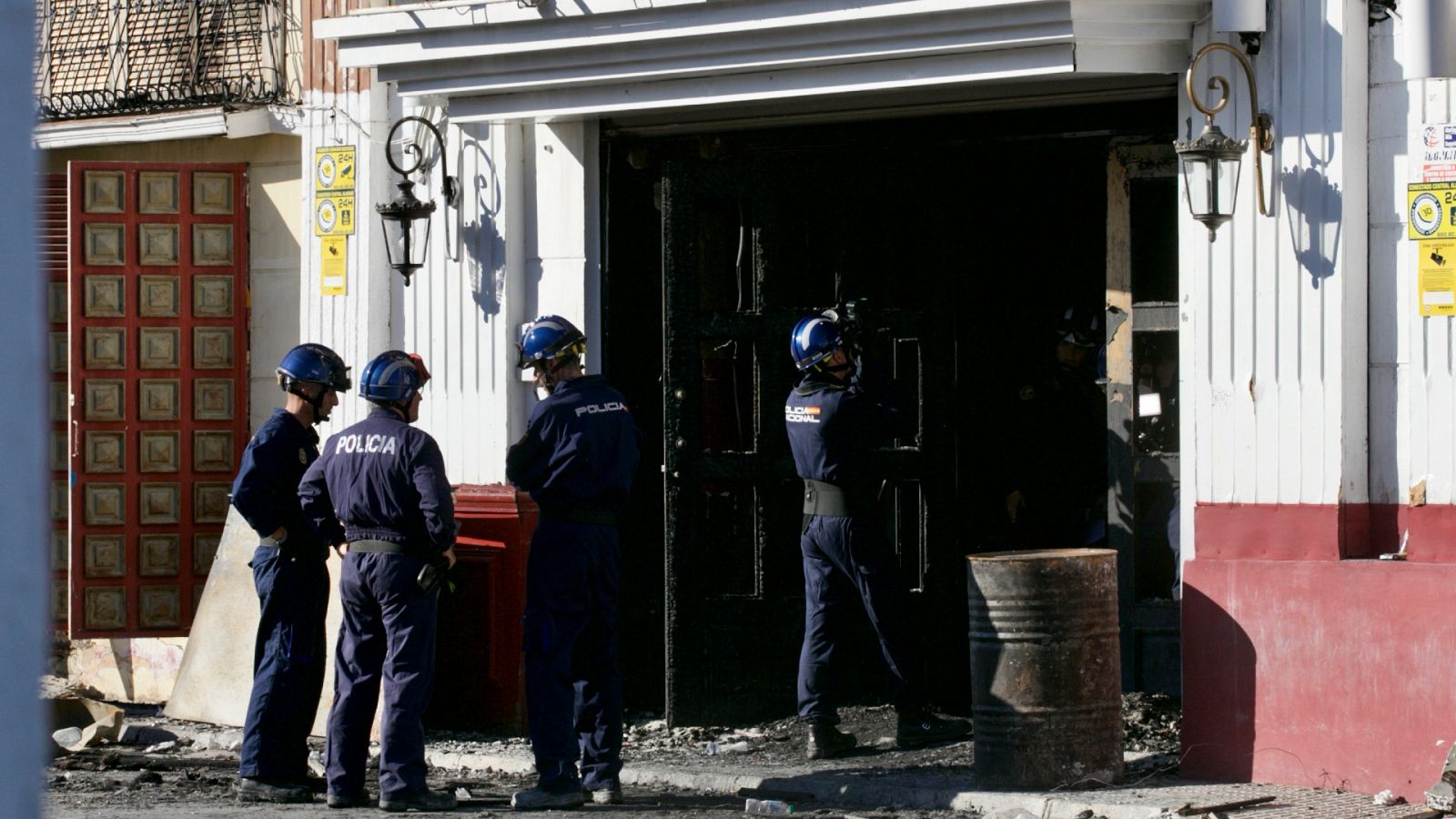 El equipo de RTVE accede al sumario del caso de los incendios en las discotecas de Murcia, que dice que una máquina de chispas pudo originar el fuego.