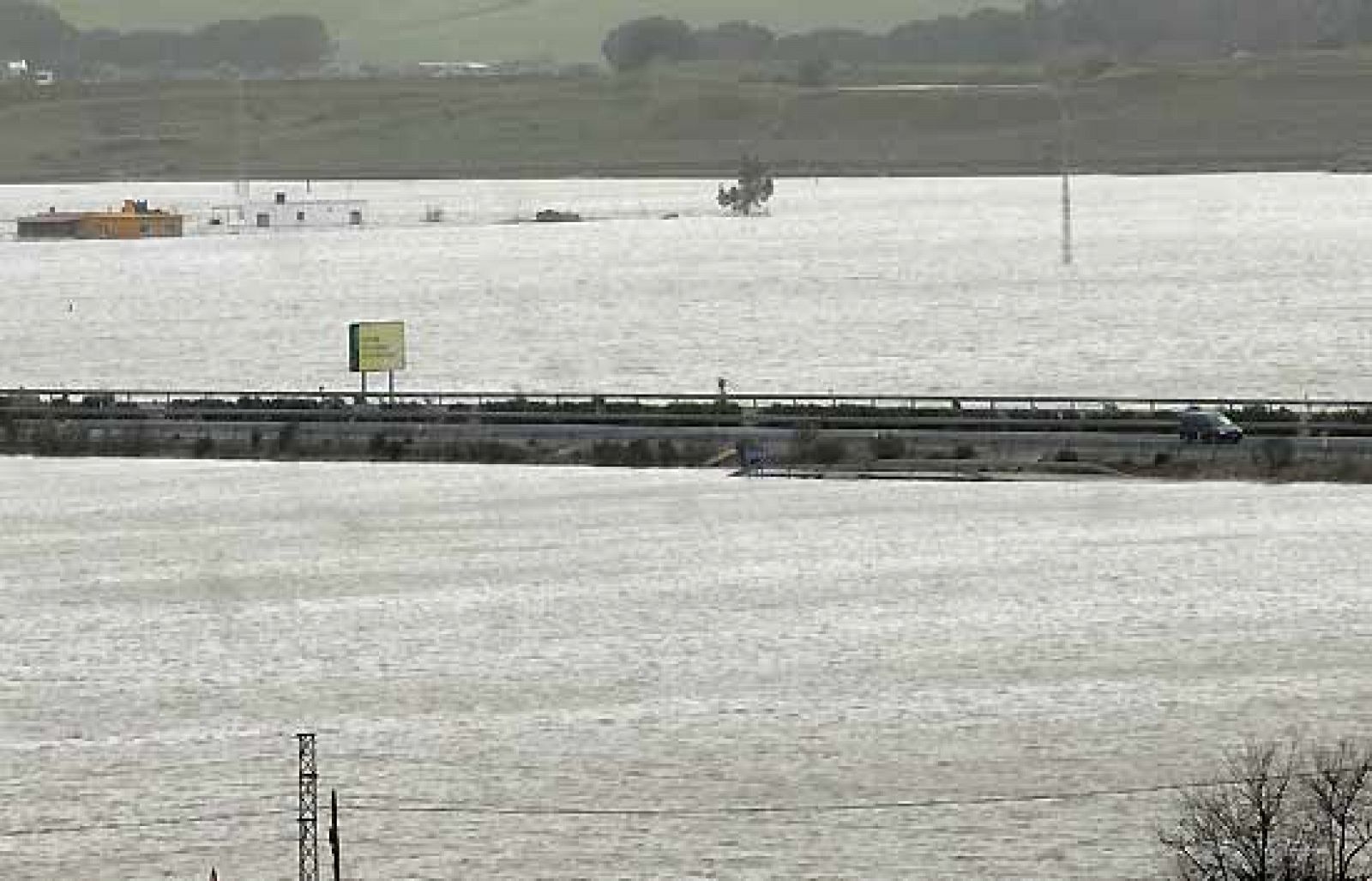 Temporal de lluvia en Cádiz y de viento en Galicia | Ver