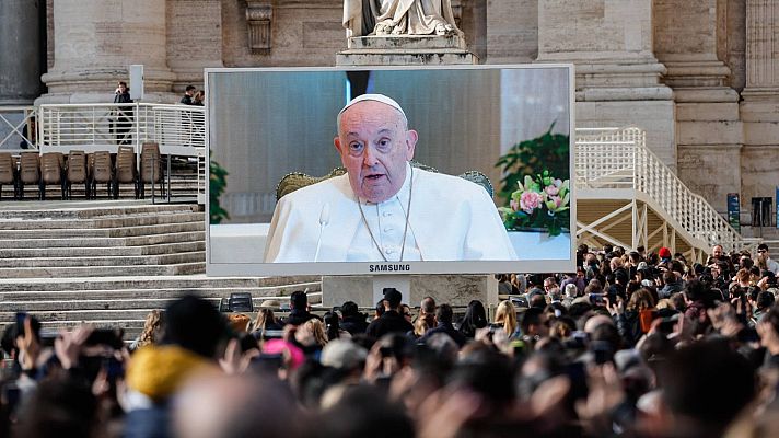 El papa reza el Ángelus desde casa por una afección pulmonar