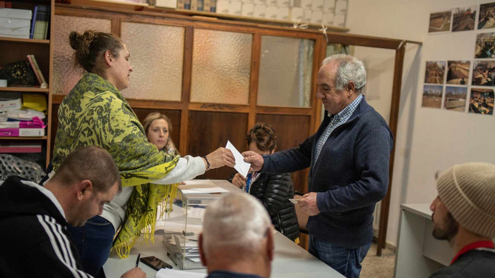 Miles de ciudadanos votan en poblaciones que no tuvieron candidatos de las elecciones municipales
