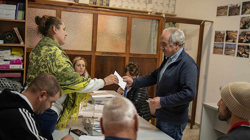 Miles de ciudadanos vuelven a votar en poblaciones que no tuvieron candidatos en las elecciones municipales de mayo