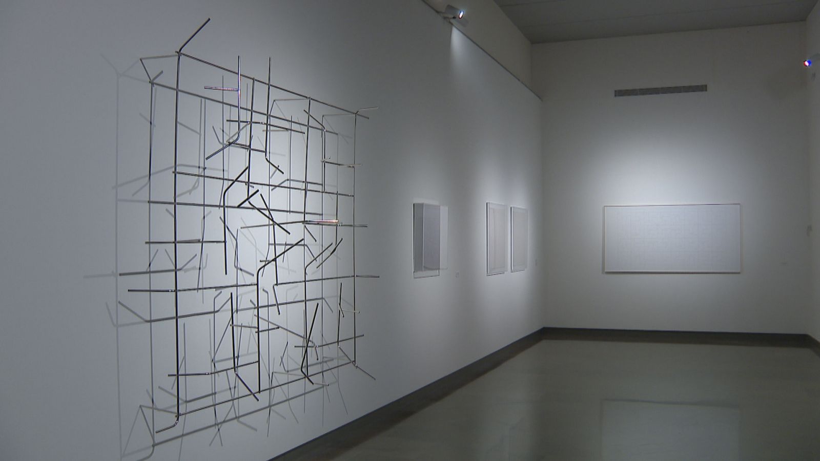 'Línies presents' de Robert Ferrer: una visió personal sobre l'abstracció geomètrica
