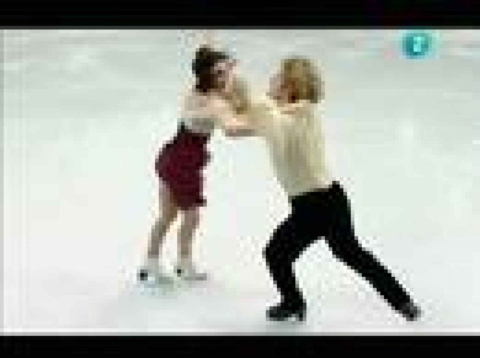 La pareja estadounidense compuesta por Meryl Davis y Charlie White realizó un programa caracterizado por la velocidad de sus movimientos. La medalla de plata es su premio.