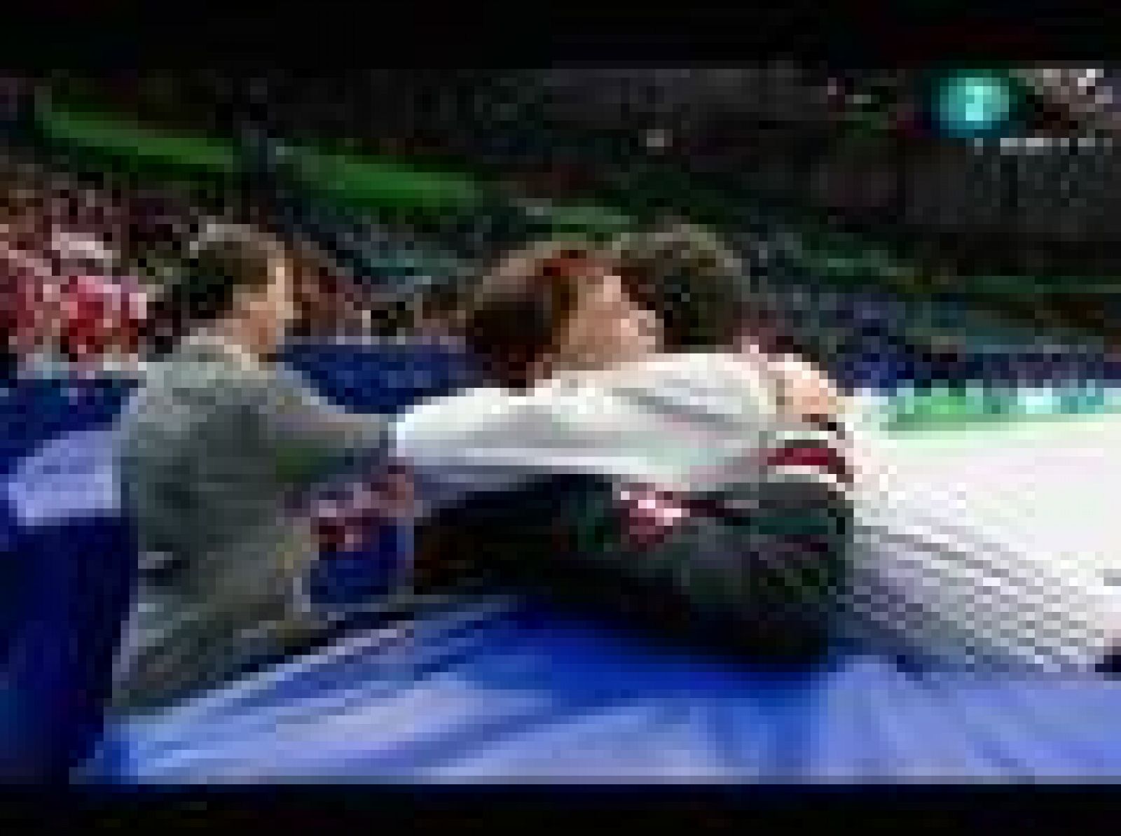 La pareja anfitriona compuesta por Tessa Virtue y Scott Moir pusieron el pabellón en pie con su actuación. Oro en Danza Programa libre.