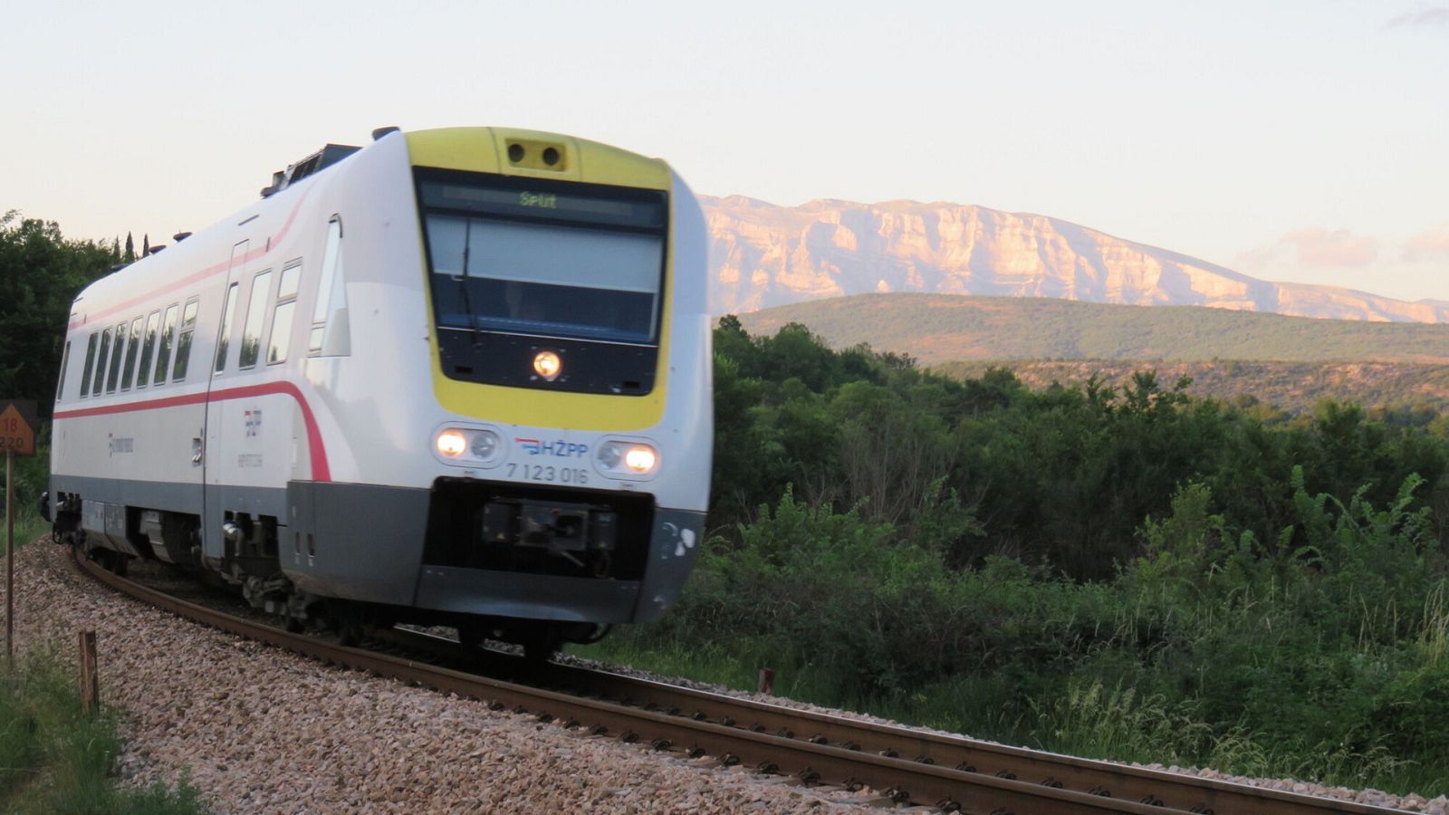 Viajar en tren - Episodio 16: Croacia Parte 1: Zagreb - Knin - ver ahora